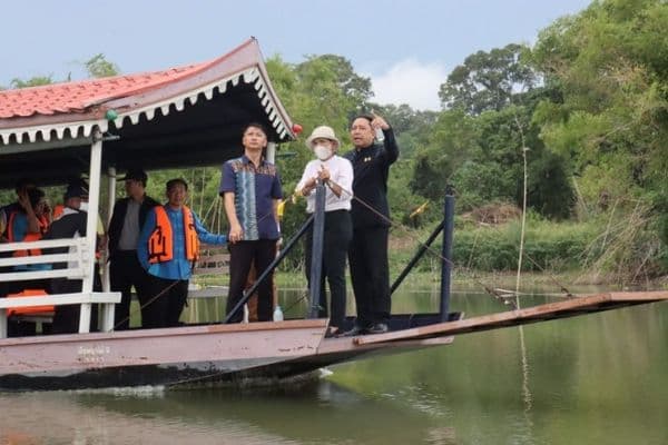 ภาพประกอบข่าว ลำดับที่ 2 จาก ข้าร่วมประชุมหารือกำหนดแนวทางการจัดงาน 190 ปี บ้านสะแกกรัง ภายใต้กิจกรรมพัฒนา ส่งเสริมและประชาสัมพันธ์การท่องเที่ยวจังหวัดอุทัยธานี