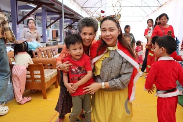 ภาพประกอบข่าว ลำดับที่ 5 จาก กิจกรรมวันคริสต์มาส วันปีใหม่ และวันเด็กแห่งชาติ ศูนย์พัฒนาเด็กเล็กเทศบาลเมืองอุทัยธานี