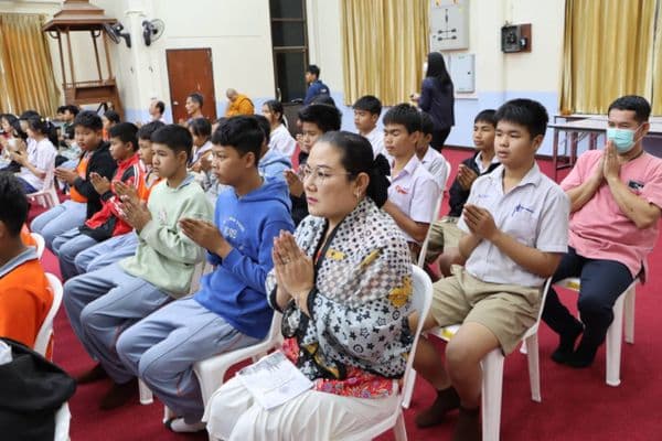 ภาพประกอบข่าว ลำดับที่ 3 จาก พิธีเจริญพระพุทธมนต์ถวายพระพรชัยมงคลแด่พระบาทสมเด็จพระเจ้าอยู่หัวและพระบรมวงศานุวงศ์ ประจำปีพุทธศักราช 2568