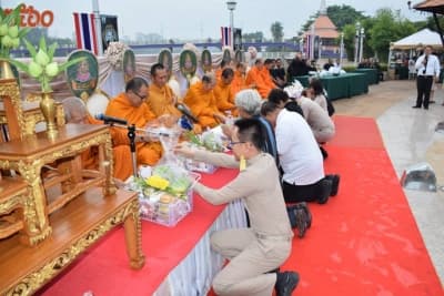 ภาพประกอบข่าว ลำดับที่ 5 จาก ทำบุญขึ้นปีใหม่ 2560 ตลาดเช้า