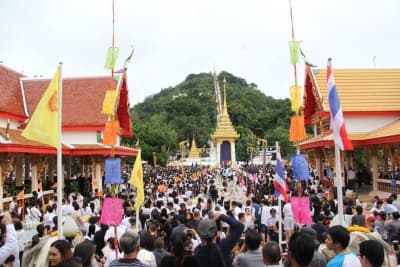 ภาพประกอบข่าว ลำดับที่ 2 จาก ประเพณีตักบาตรเทโว ประจำปี 2560