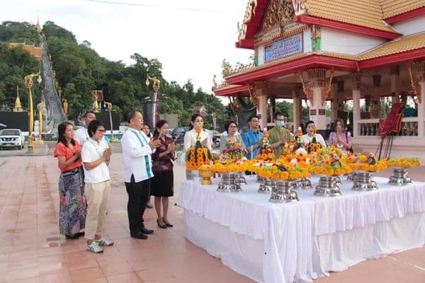 ภาพประกอบข่าว ลำดับที่ 5 จาก จัดพิธีบวงสรวงการจัดงานประเพณีตักบาตรเทโว ประจำปี 2563