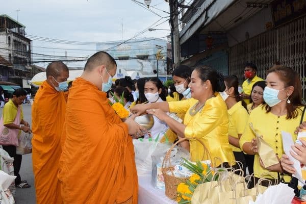 ภาพประกอบข่าว ลำดับที่ 5 จาก ร่วมพิธีทำบุญตักบาตรถวายพระราชกุศล