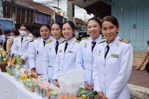 ภาพประกอบข่าว ลำดับที่ 12 จาก ร่วมพิธีทำบุญตักบาตรถวายพระราชกุศล