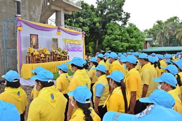 ภาพประกอบข่าว ลำดับที่ 2 จาก กิจกรรมจิตอาสากำจัดผักตบชวาในแม่น้ำเจ้าพระยา