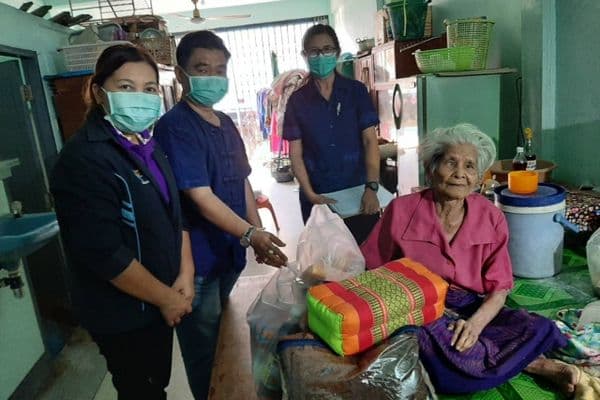 ภาพประกอบข่าว ลำดับที่ 3 จาก ออกเยี่ยมพร้อมทั้งให้ความรู้ผู้สูงอายุติดบ้าน ติดเตียงและผู้สูงอายุที่ยากไร้ ในเขตชุมชนเทศบาลเมืองอุทัยธานี