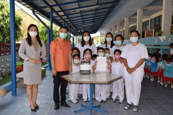 ภาพประกอบข่าว ลำดับที่ 2 จาก มอบไฮโดรเจนเปอร์ออกไซด์ให้กับโรงเรียนในเขตเทศบาลเมืองอุทัยธานี