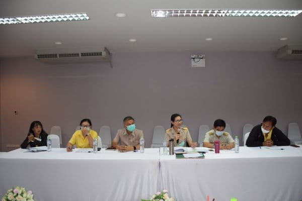 ภาพประกอบข่าว ลำดับที่ 3 จาก ประชุมคณะทำงานศูนย์ปฏิบัติการควบคุมโรคเทศบาลเมืองอุทัยธานี
