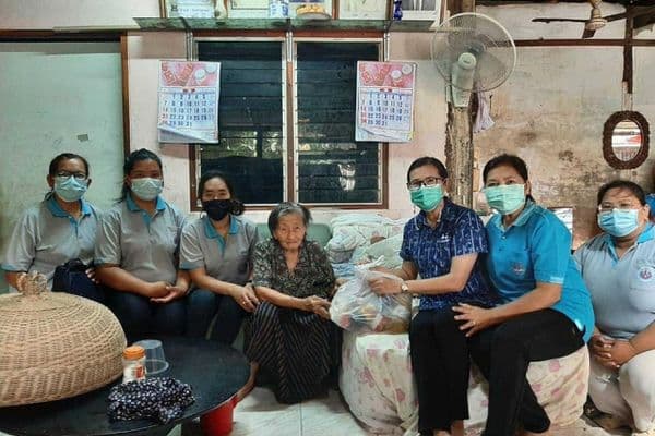 ภาพประกอบข่าว ลำดับที่ 4 จาก ออกเยี่ยมผู้สูงอายุที่มีภาวะติดบ้านและติดเตียงในเขตเทศบาลเมืองอุทัยธานี