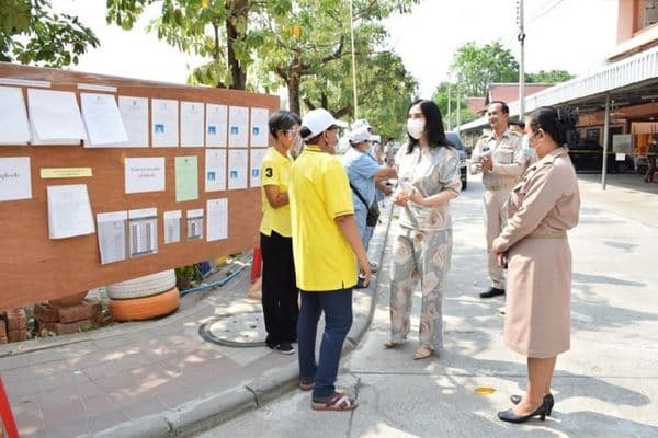 ภาพประกอบข่าว ลำดับที่ 1 จาก ใช้สิทธิลงคะแนนเลือกตั้งสมาชิกสภาเทศบาลและนายกเทศมนตรีเมืองอุทัยธานี
