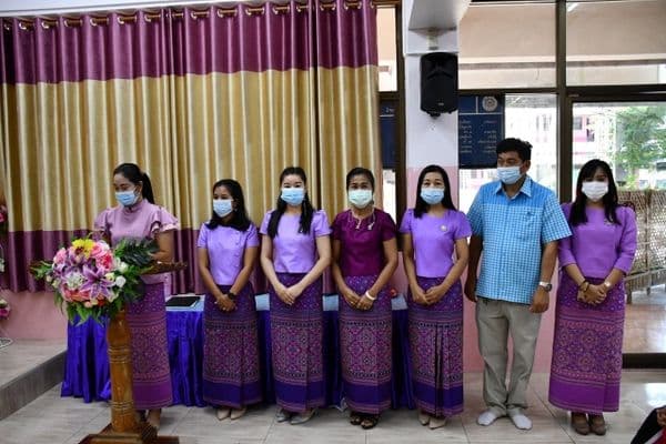 ภาพประกอบข่าว ลำดับที่ 4 จาก พิธีมอบประกาศเกียรติบัตริและอำลาโรงเรียน โรงเรียนเทศบาลวัดธรรมโศภิต
