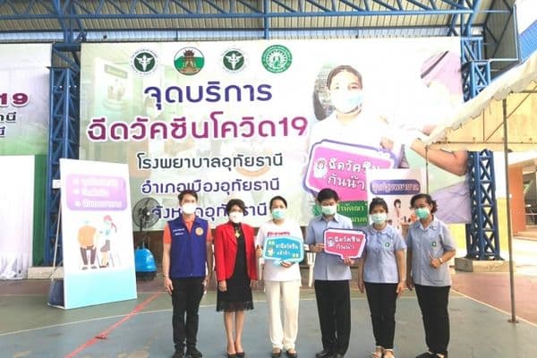 ภาพประกอบข่าว ลำดับที่ 4 จาก ตรวจเยี่ยมผู้มารับวัคซีนโควิด 19 และรับมอบอาหารจากโรงทานวัดท่าซุง เพื่อมอบให้กับทีมแพทย์พยาบาล และเจ้าหน้าที่