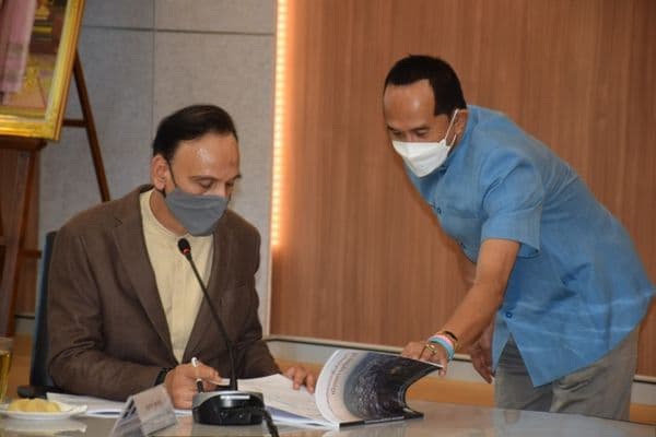 ภาพประกอบข่าว ลำดับที่ 8 จาก ร่วมประชุมคณะกรรมการอนุรักษ์และพัฒนากรุงรัตนโกสินทร์และเมืองเก่า
