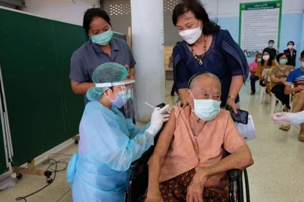 ภาพประกอบข่าว ลำดับที่ 5 จาก เตรียมสถานที่ฉีดวัคซีน 19 แก่ประชาชนชาวจังหวัดอุทัยธานี