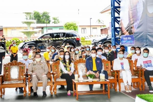 ภาพประกอบข่าว ลำดับที่ 3 จาก พิธีเปิดการ Kick Off ฉีดวัคซีนป้องกัน covid-19 ของจังหวัดอุทัยธานี