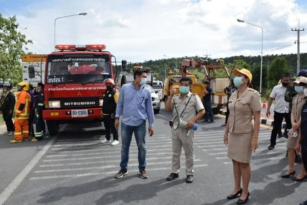 ภาพประกอบข่าว ลำดับที่ 24 จาก สั่งการงานป้องกันเทศบาลเมืองอุทัยธานี ร่วมกับหลายหน่วยงาน ระงับเหตุเพลิงไหม้ร้านบิ๊กวัน