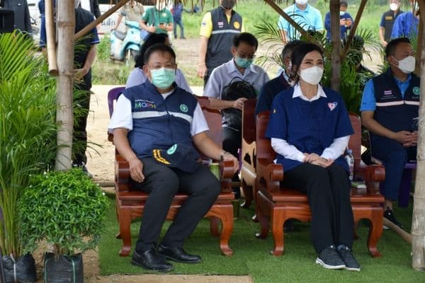 ภาพประกอบข่าว ลำดับที่ 3 จาก ร่วมงาน หนุนเกษตรกรปลูกฟ้าทะลายโจร สู้ภัยโควิด 19