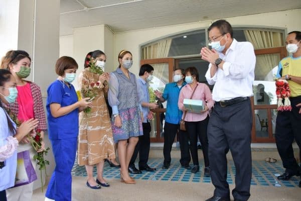 ภาพประกอบข่าว ลำดับที่ 6 จาก ร่วมส่งและแสดงความยินดีแก่นายณรงค์ รักร้อย ผู้ว่าราชการจังหวัดอุทัยธานี ในโอกาสย้ายไปดำรงตำแหน่งผู้ว่าราชการจังหวัดสมุทรสาคร