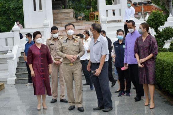 ภาพประกอบข่าว ลำดับที่ 6 จาก นายกเทศมนตรีเมืองอุทัยธานี ให้การต้อนรับนายขจรเกียรติ รักพานิชมณี ผู้ว่าราชการจังหวัดอุทัยธานี เดินทางไปสักการะพระราชานุสาวรีย์สมเด็จพระปฐมบรมมหาชนก บนยอดเขาสะแกกรัง