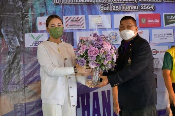 ภาพประกอบข่าว ลำดับที่ 5 จาก พิธีเปิดการแข่งขันจักรยานเสือภูเขาทางเรียบใจเกินร้อย ชิงถ้วยพระราชทาน