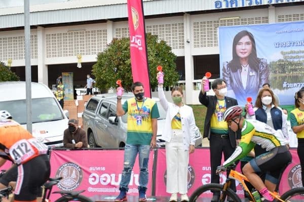 ภาพประกอบข่าว ลำดับที่ 25 จาก พิธีเปิดการแข่งขันจักรยานเสือภูเขาทางเรียบใจเกินร้อย ชิงถ้วยพระราชทาน