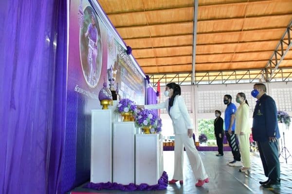 ภาพประกอบข่าว ลำดับที่ 3 จาก ร่วมพิธีเปิดและรับโล่ผู้สนับสนุนการจัดการแข่งขันจักรยานปั่นเพื่อชีวิต Sport Tourism Bike ๔ All
