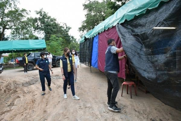 ภาพประกอบข่าว ลำดับที่ 1 จาก ลงพื้นที่ตรวจเยี่ยมบ้านเรือนประชาชนที่น้ำท่วมขัง พร้อมทั้งมอบถุงยังชีพเพื่อบรรเทาความเดือดร้อนเบื้องต้น
