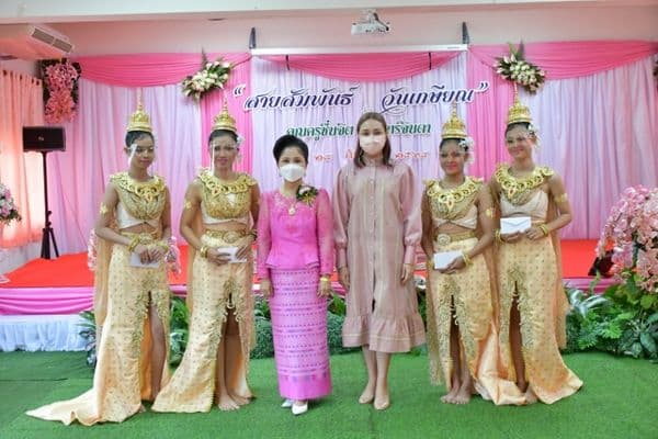 ภาพประกอบข่าว ลำดับที่ 4 จาก งานแสดงมุทิตาจิตครูโรงเรียนชุมชนเทศบาลวัดมณีสถิตกปิฏฐาราม