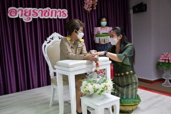 ภาพประกอบข่าว ลำดับที่ 17 จาก เทศบาลเมืองอุทัยธานีแสดงมุฑิตาจิตแด่ผู้เกษียณอายุราชการและผู้ลาออกจากราชการ