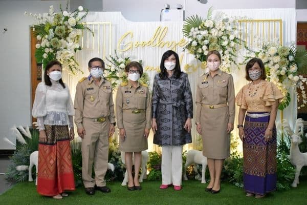ภาพประกอบข่าว ลำดับที่ 32 จาก เทศบาลเมืองอุทัยธานีแสดงมุฑิตาจิตแด่ผู้เกษียณอายุราชการและผู้ลาออกจากราชการ