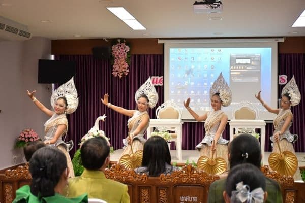 ภาพประกอบข่าว ลำดับที่ 35 จาก เทศบาลเมืองอุทัยธานีแสดงมุฑิตาจิตแด่ผู้เกษียณอายุราชการและผู้ลาออกจากราชการ