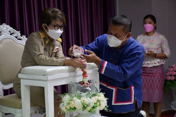 ภาพประกอบข่าว ลำดับที่ 69 จาก เทศบาลเมืองอุทัยธานีแสดงมุฑิตาจิตแด่ผู้เกษียณอายุราชการและผู้ลาออกจากราชการ
