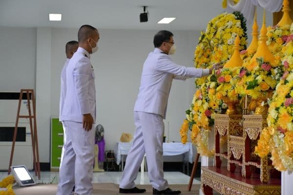 ภาพประกอบข่าว ลำดับที่ 2 จาก พิธีเนื่องในวันคล้ายวันสวรรคต พระบาทสมเด็จพระบรมชนกาธิเบศร มหาภูมิพลอดุลยเดชมหาราช บรมนาถบพิตร