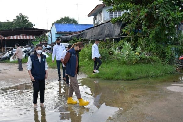 ภาพประกอบข่าว ลำดับที่ 1 จาก ลงพื้นที่ตรวจสอบระดับน้ำ พร้อมเฝ้าระวังระดับน้ำที่ไหลมาในพื้นที่เขตเทศบาลเมืองอุทัยธานี
