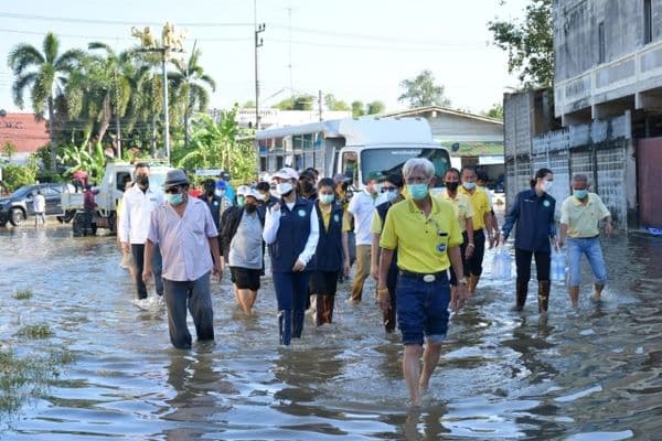 ภาพประกอบข่าว ลำดับที่ 34 จาก งพื้นที่ตรวจเยี่ยมให้กำลังใจและมอบถุงยังชีพ เพื่อบรรเทาความเดือดร้อนให้กับประชาชนหมู่บ้านวังยาง และหมู่บ้านชนากานต์