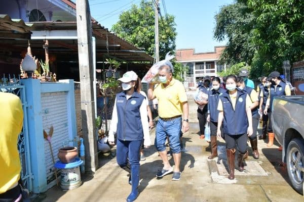 ภาพประกอบข่าว ลำดับที่ 46 จาก งพื้นที่ตรวจเยี่ยมให้กำลังใจและมอบถุงยังชีพ เพื่อบรรเทาความเดือดร้อนให้กับประชาชนหมู่บ้านวังยาง และหมู่บ้านชนากานต์