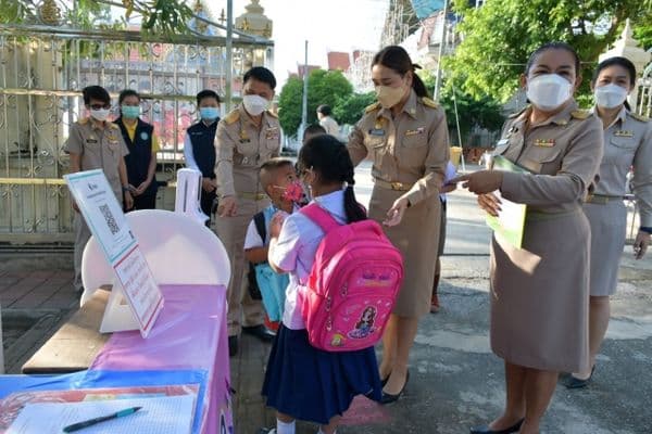 ภาพประกอบข่าว ลำดับที่ 17 จาก ตรวจเยี่ยมโรงเรียนโรงเรียนที่เปิดเทอมวันแรก เพื่อตรวจเยี่ยมความพร้อมในการจัดการเรียนการสอนของสถานศึกษาในสังกัด