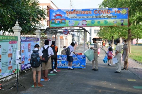 ภาพประกอบข่าว ลำดับที่ 18 จาก ตรวจเยี่ยมโรงเรียนโรงเรียนที่เปิดเทอมวันแรก เพื่อตรวจเยี่ยมความพร้อมในการจัดการเรียนการสอนของสถานศึกษาในสังกัด