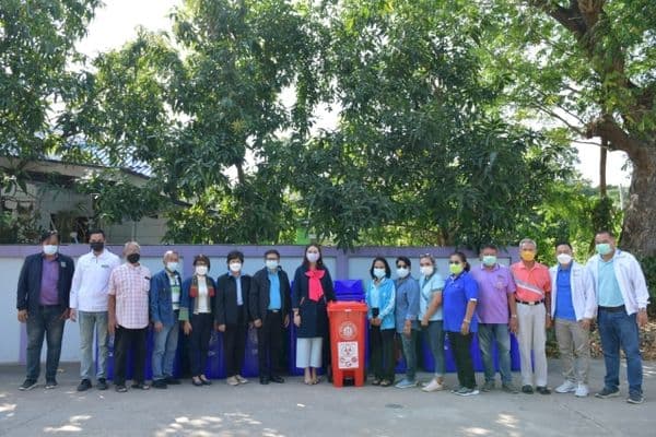 ภาพประกอบข่าว ลำดับที่ 4 จาก มอบถังขยะให้กับตัวแทนชุมชน ทั้ง 15 ชุมชน