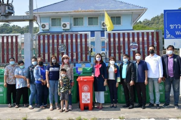 ภาพประกอบข่าว ลำดับที่ 5 จาก มอบถังขยะให้กับตัวแทนชุมชน ทั้ง 15 ชุมชน