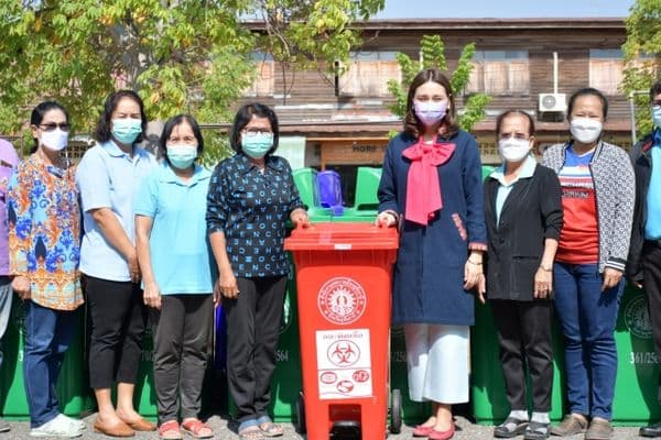 ภาพประกอบข่าว ลำดับที่ 6 จาก มอบถังขยะให้กับตัวแทนชุมชน ทั้ง 15 ชุมชน