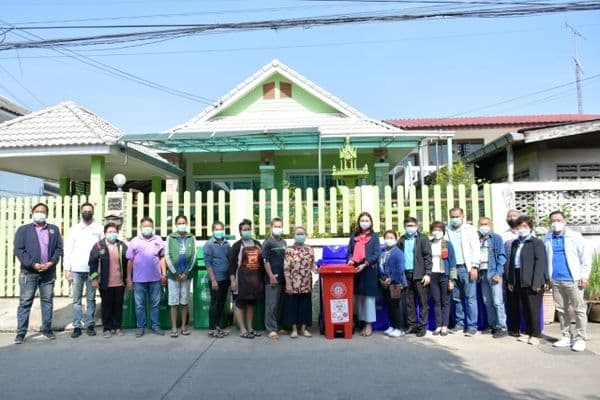 ภาพประกอบข่าว ลำดับที่ 19 จาก มอบถังขยะให้กับตัวแทนชุมชน ทั้ง 15 ชุมชน