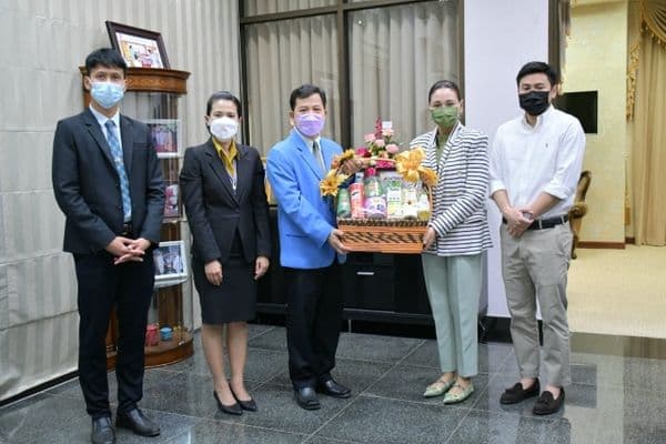 ภาพประกอบข่าว ลำดับที่ 7 จาก อวยพรปีใหม่นายกฯปานัดฌา ไทยเศรษฐ์ นายกเทศมนตรีเมืองอุทัยธานี