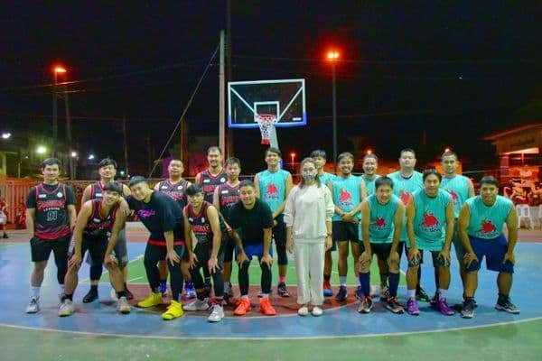 ภาพประกอบข่าว ลำดับที่ 1 จาก มอบรางวัลการแข่งขันกีฬาบาสเกตบอลกระชับมิตร สานสัมพันธ์ของชมรมบาสเกตบอลอุทัยธานี