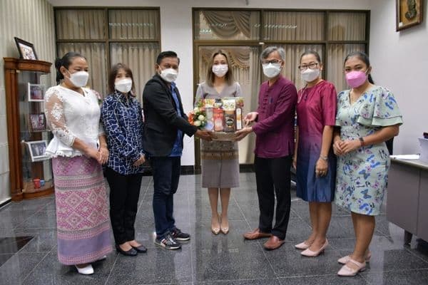 ภาพประกอบข่าว ลำดับที่ 15 จาก มอบกระเช้าอวยพรปีใหม่