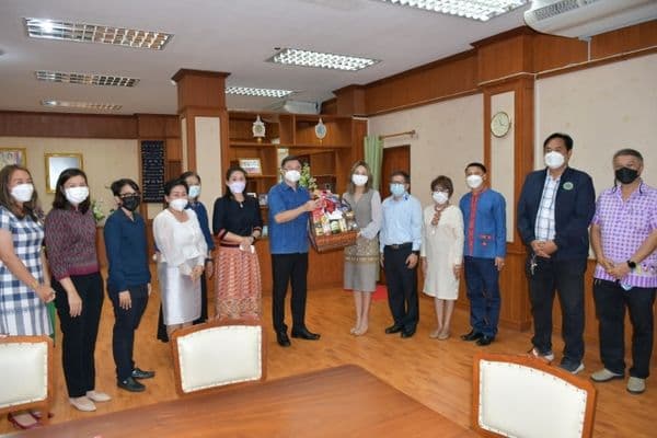 ภาพประกอบข่าว ลำดับที่ 2 จาก มอบกระเช้าอวยพรปีใหม่