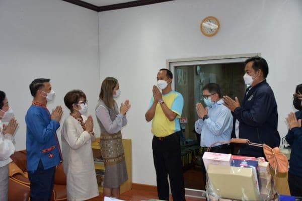 ภาพประกอบข่าว ลำดับที่ 18 จาก มอบกระเช้าอวยพรปีใหม่