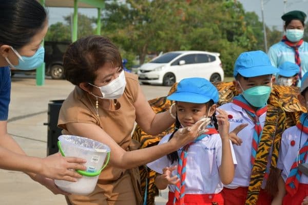 ภาพประกอบข่าว ลำดับที่ 3 จาก พิธีเปิดกิจกรรมโครงการลูกเสือน้อย ประจำปีการศึกษา 2564 ของโรงเรียนเทศบาลบ้านปากกะบาด