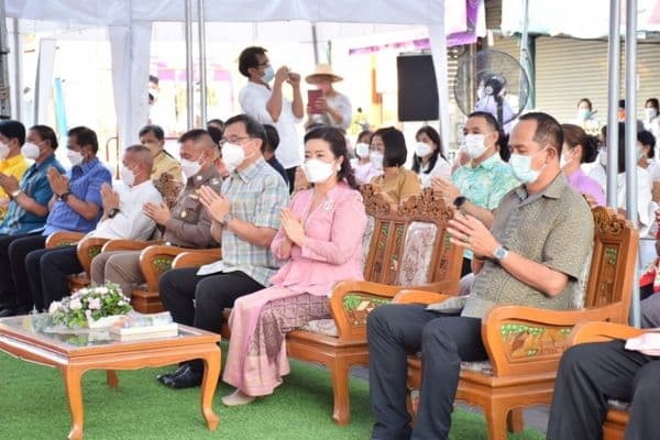 ภาพประกอบข่าว ลำดับที่ 2 จาก พิธีเจริญพระพุทธมนต์เย็น เนื่องในประเพณีวันสงกรานต์ ประจำปี​ 2565​