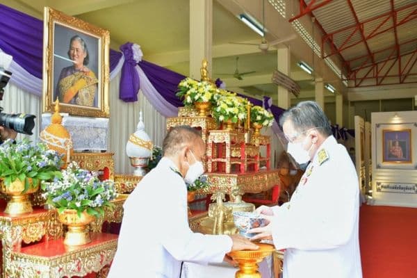 ภาพประกอบข่าว ลำดับที่ 4 จาก ร่วมพิธีสมโภชกระถางธูปพระราชทาน